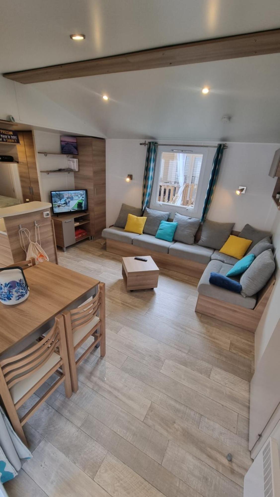 Les Viviers Super Mobilhome Campsite Claouey